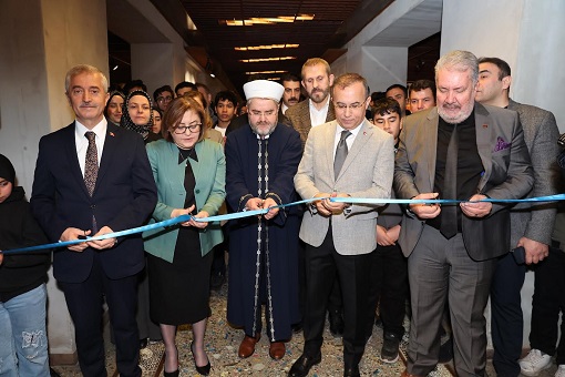 GAZİANTEP BÜYÜKŞEHİR EV SAHİPLİĞİNDE MUKADDES EMANETLER SERGİSİ VATANDAŞLARLA BULUŞTU