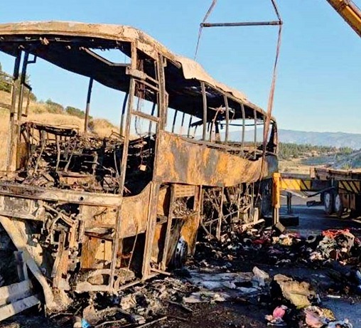 Yolcu Otobüsü Alevlere Teslim Oldu: 1'i Bebek 8 Kişi Hayatını Kaybetti, 33 Yaralı
