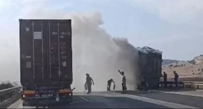  Gaziantep’in Nurdağı’nda art arda iki kaza: Tır yandı, tüp yüklü kamyonla çarpışma paniğe neden oldu