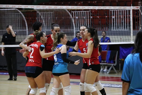 Çiftlikköy’ün Sultanları Hekimoğlu’na Set Vermedi  (3-0)