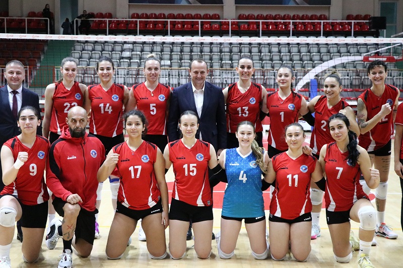 Çiftlikköy’ün Sultanları Bursa BŞB’ye Set Vermedi : 3-0