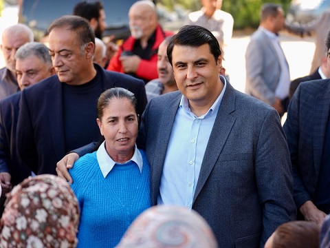 BAŞKAN YILMAZ, MEVLANA MAHALLESİ’NDE VATANDAŞLARLA BULUŞTU YILMAZ: “BİZİM İÇİN ÖNEMLİ OLAN, VATANDAŞLARIMIZIN MEMNUNİYETİ”