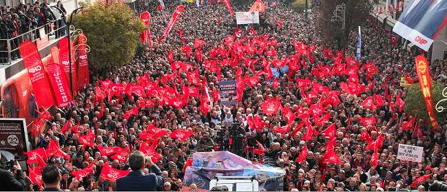 CHP Lideri Özgür Özel: “AK Parti Salonların; Cumhuriyet Halk Partisi Meydanların, Sokağın, Milletin, Halkın Partisidir