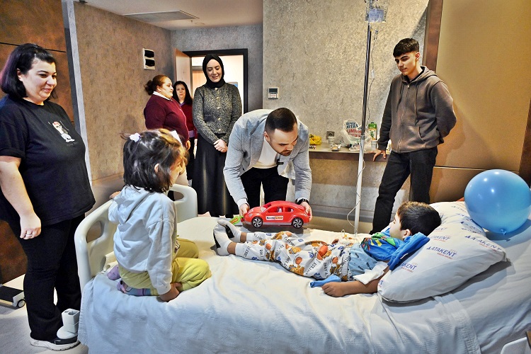 YALOVA BELEDİYESİ’NDEN  HASTALARA VE YENİ DOĞAN BEBEKLERE ANLAMLI ZİYARET