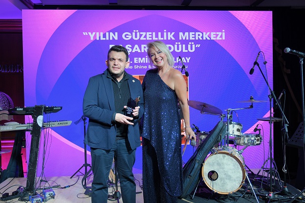 BAŞARILI HEKİMLER BİLİMSEL VE ETİK YAKLAŞIMLARIYLA ONURLANDIRILDI 