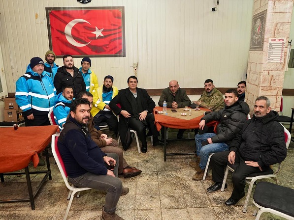  BAŞKAN YILMAZ TARİHİ MAHALLELERDE ESNAF VE VATANDAŞLARLA BULUŞTU