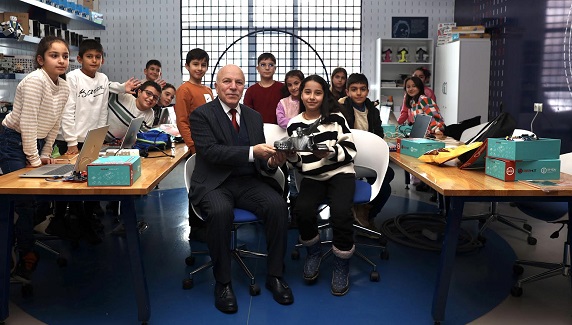 BAŞKAN SEKMEN GELECEĞİN DÂHİLERİYLE BULUŞTU