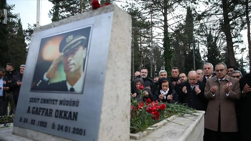 Emniyet Müdürü Ali Gaffar Okkan, Sakarya'nın Hendek ilçesindeki mezarı başında yapılan anma töreniyle 25. yılında yad edildi