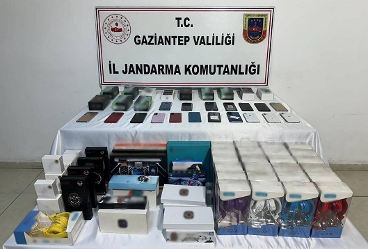 Gümrük Kaçağı Telefonlara Jandarmadan Darbe