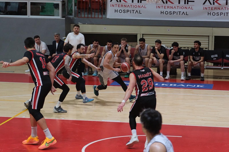 Çiftlikköy Belediye’den Watergarden Zaferi : 86-84