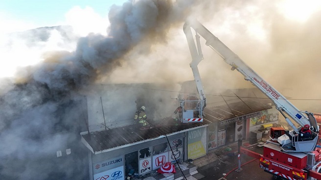 Buca’daki işyeri yangını kontrol altına alındı