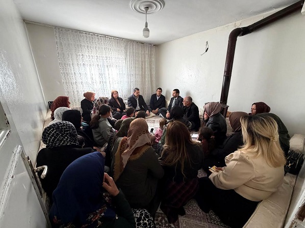 BAŞKAN YILMAZ’DAN GAZİKENT’E ZİYARET SABAH BAŞLADI; GECE YARISI BİTTİ