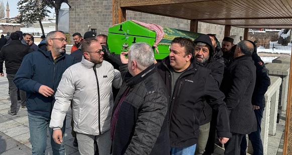 Murat Avar'ın annesi Nahide Avar son yolculuğuna dualarla uğurlandı.