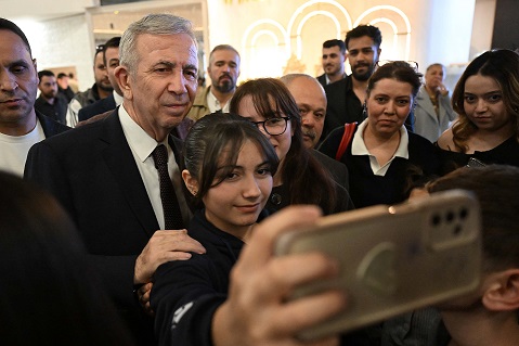 MANSUR YAVAŞ PURSAKLAR İLÇESİ’NDE DÜZENLENEN İFTAR PROGRAMINA KATILDI