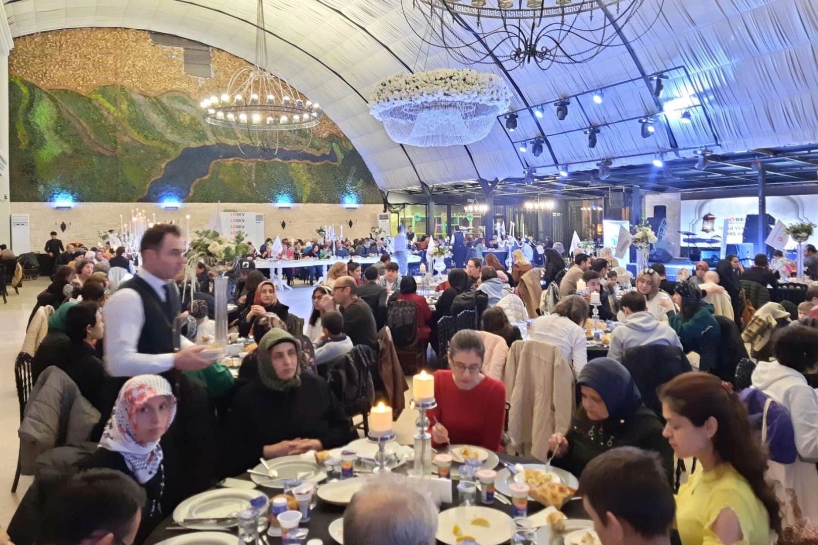 Bursa’da LÖSEV’den Kalpleri Isıtan Ramazan Sofrası 