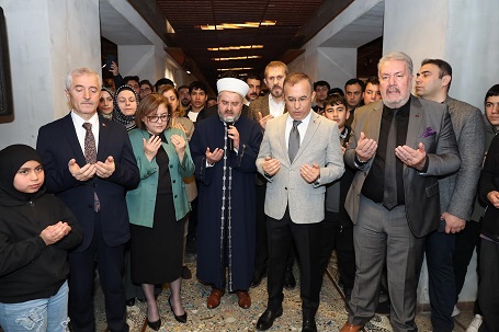 GAZİANTEP BÜYÜKŞEHİR EV SAHİPLİĞİNDE MUKADDES EMANETLER SERGİSİ’NE YOĞUN İLGİ  YAKLAŞIK 250 BİN GAZİANTEPLİ SERGİYİ ZİYARET ETTİ   