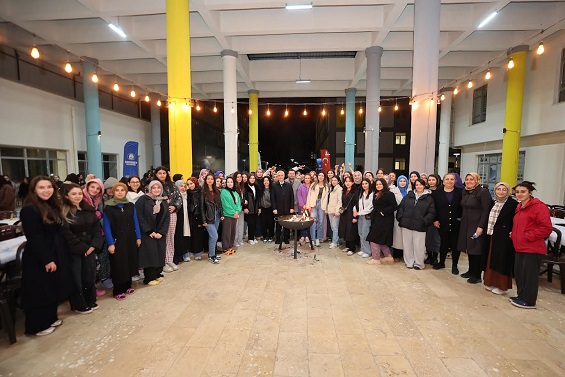 BAŞKAN TAHMAZOĞLU ÖĞRENCİLERLE SAHURDA BULUŞTU