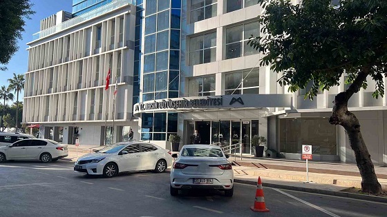 Mersin'de "ihaleye fesat karıştırma" ve "rüşvet" operasyonunda gözaltına alınan 7 kişinin işlemleri sürüyor
