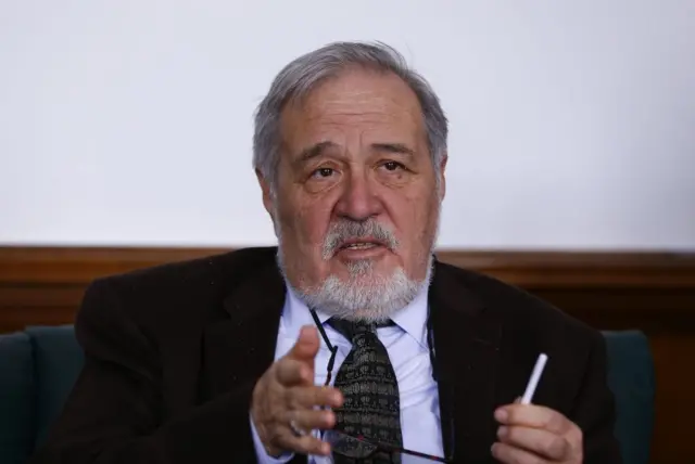 Sağlık sorunları sebebiyle özel bir hastanede bir süredir yoğun bakımda tedavi gören 78 yaşındaki İlber Ortaylı’nın vefat ettiği bildirildi.