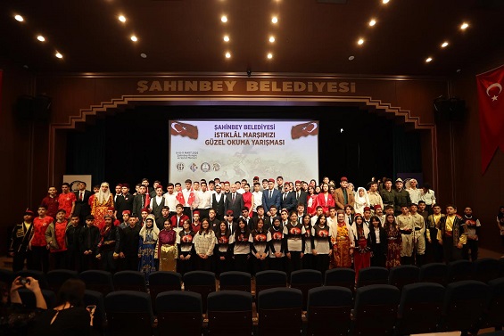 ŞAHİNBEYLİ ÖĞRENCİLER İSTİKLAL MARŞINI EN GÜZEL OKUMAK İÇİN YARIŞTI