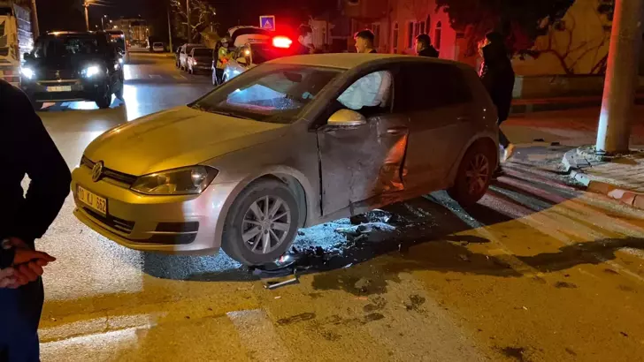 Bursa'nın İnegöl ilçesinde 3 aracın karıştığı zincirleme kazada 5 kişi yaralandı