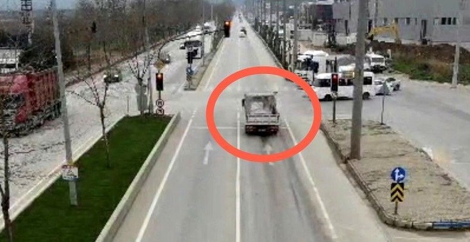 kırmızı ışık ihlali yapan araçlar dron ile böyle tespit edildi