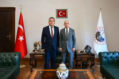 Kırklareli Valisi Uğur Turan, Meteoroloji Müdürü Erdinç Çalışkan'ı makamında kabul etti.