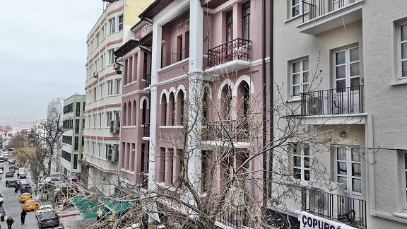 ANKARA BÜYÜKŞEHİR BELEDİYESİ’NDEN ULUS’A TARİHİ DOKUNUŞ: ÇIKRIKÇILAR YOKUŞU BAŞTAN SONA YENİLENDİ