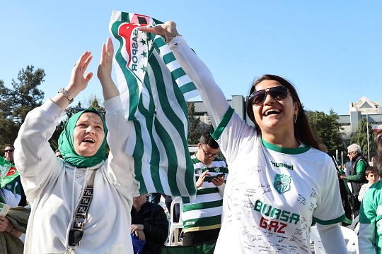 Bursaspor’un şampiyonluk heyecanı Nilüfer’de zirve yaptı