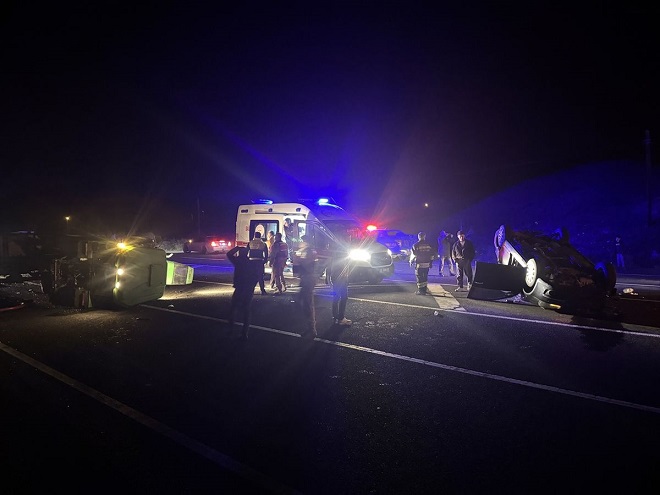 Erzurum'da otomobil ile traktörün çarpışması sonucu 3 kişi yaralandı.