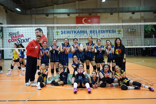 ŞEHİTKAMİL’DE 23 NİSAN COŞKUSU  BAYRAM SEVİNCİNİ SPORLA YAŞADILAR