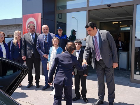 BAŞKAN YILMAZ KOLTUĞUNU KILINÇ’A BIRAKTI  ŞEHİTKAMİL’DE SÖZ ÇOCUKLARIN   