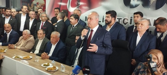  MHP Gaziantep’te Çay Daveti Gövde Gösterisine Dönüştü