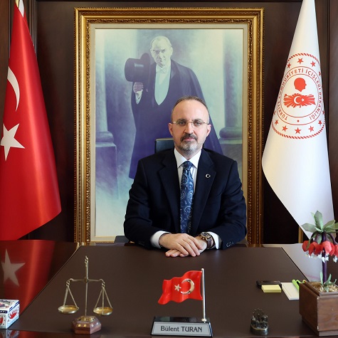 1 Mayıs Emek ve Dayanışma Günü dolayısıyla bir mesaj yayımlayan Bülent Turan, emeğin toplumun en temel değeri olduğuna dikkat çekti.