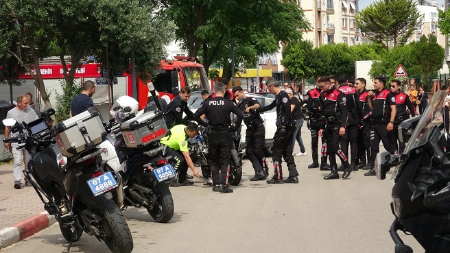 Antalya’da Yunus Polisleri Kaza Yaptı: 2 Polis Memuru Yaralandı