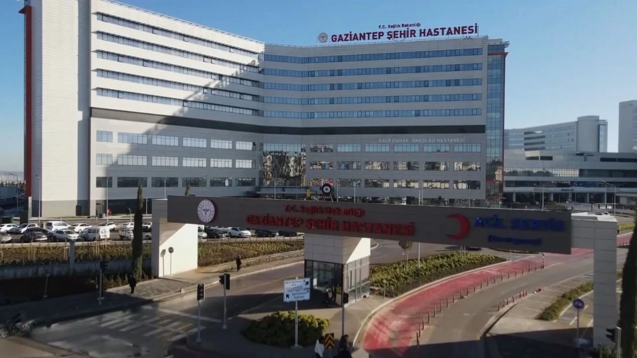 Gaziantep Şehir Hastanesi’nde Laboratuvarda Parlama: 1 Personel Hafif Yaralandı