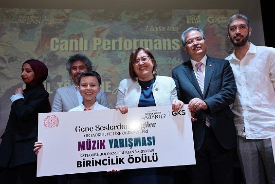 GAZİANTEP’TE SANATLA YÜKSELEN ÖĞRENCİLER ÖDÜLLENDİRİLDİ