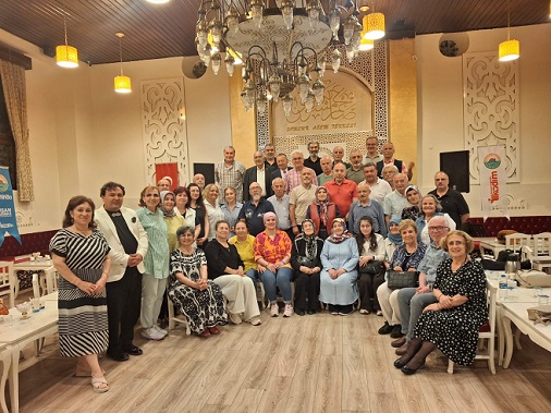 ACEM TEKKESİ'NDE UNUTULMAZ SANAT GECESİ: ŞİİRLER VE TÜRKÜLER GÖNÜLLERİ BİRLEŞTİRDİ