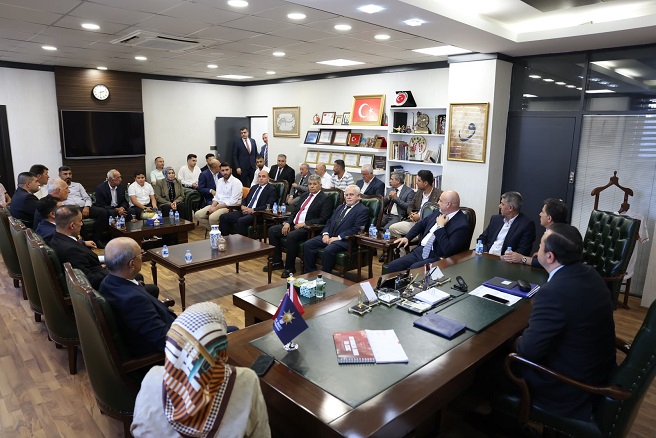 AK PARTİ GAZİANTEP, AİLESİNİ GENİŞLETİYOR! AK PARTİ’YE 25 KİŞİLİK KATILIM