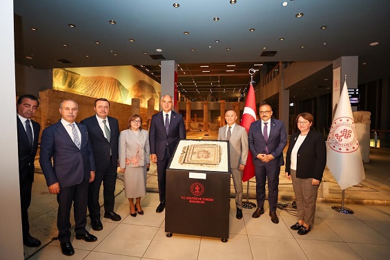 ÇİNGENE KIZI’NIN KAYIP PARÇASI 60 YIL SONRA GAZİ ŞEHİRDE BAŞKAN ŞAHİN, TARİHİ BULUŞMADA KONUŞTU