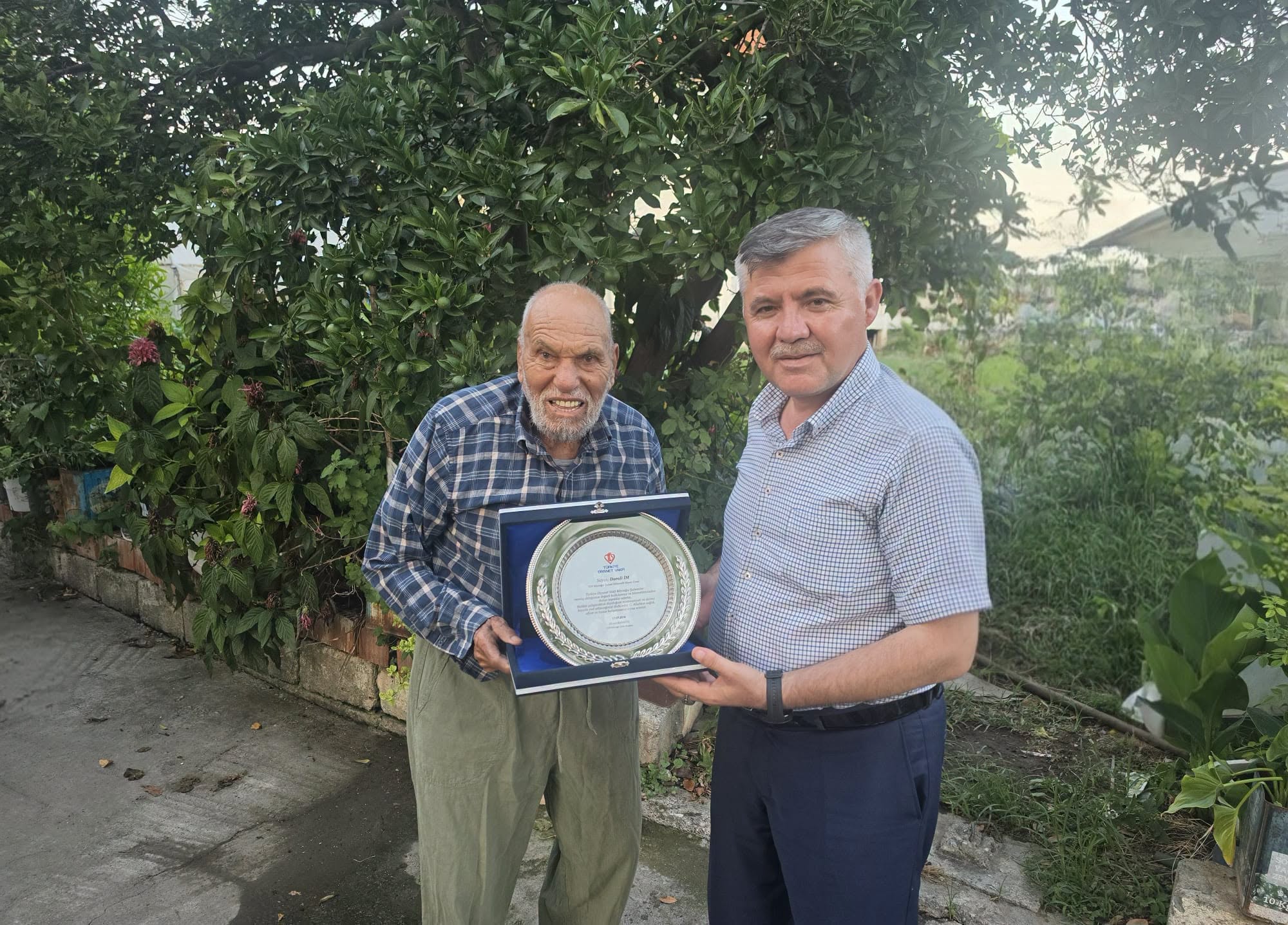 KÖYCEĞİZ’DE MÜFTÜ KARAGÖZ’DEN, MÜTEVELLİ HEYETİ ÜYELERİNE TEŞEKKÜR PLAKETİ 