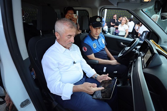 BAŞKAN TAHMAZOĞLU'NDAN TEMİZLİK SEFERBERLİĞİ  "Şahinbey evimiz, temiz tutmak hepimizin görevi"   