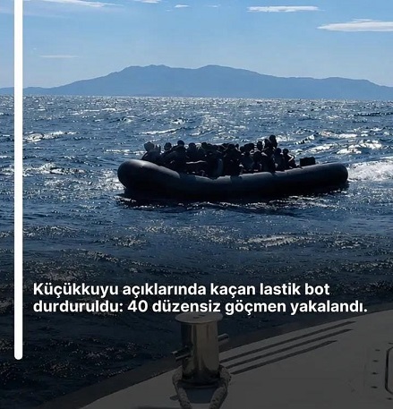 KÜÇÜKKUYU AÇIKLARINDA 40 DÜZENSİZ GÖÇMEN YAKALANDI