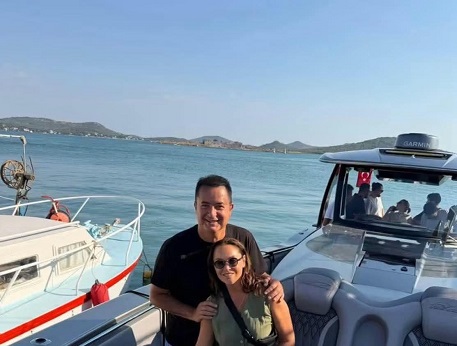 HÜLYA AVŞAR VE ACUN ILICALI AYVALIK’TA BULUŞTU