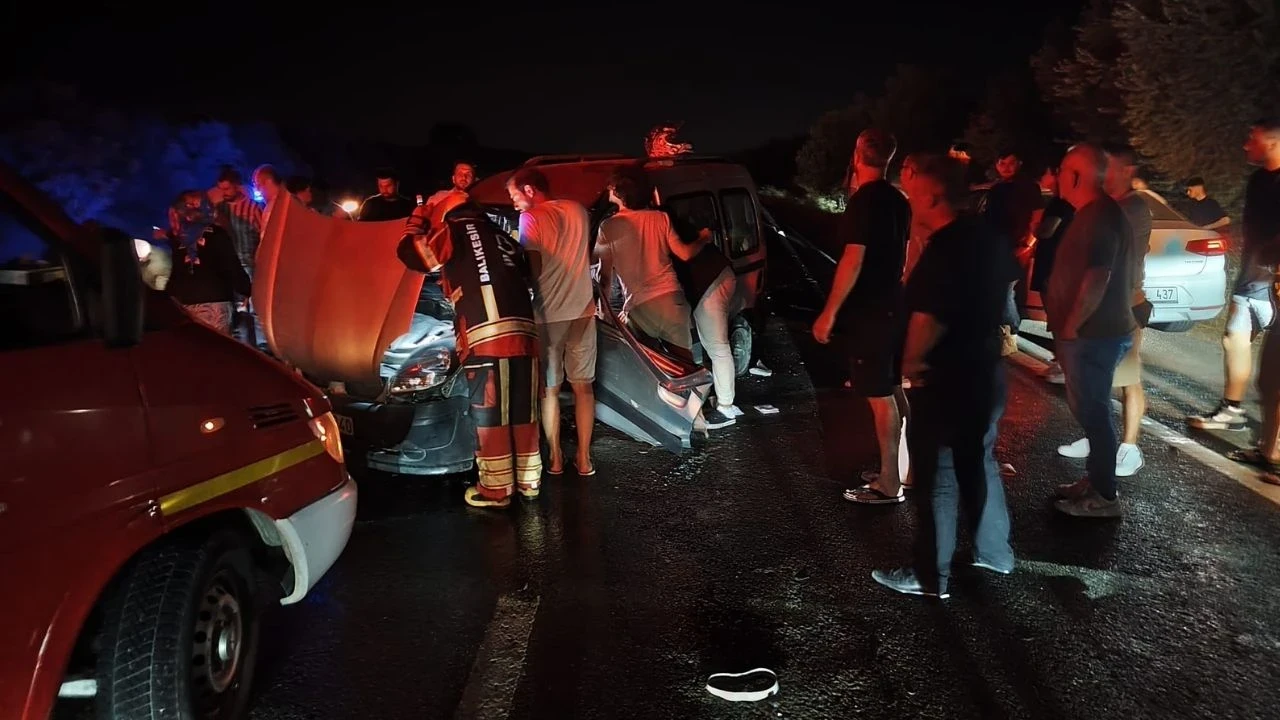 HAVRAN’DA TRAFİK KAZASI: 5 KİŞİ YARALANDI