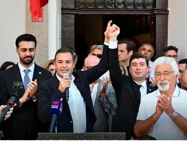 Başkan Ahmet Akın, CHP Edremit İlçe Başkanlığı’nın Basın Açıklamasına Katıldı