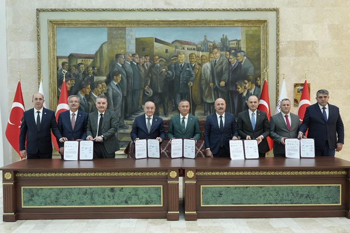 Gaziantep Valiliği’nden Eğitime ve Esnafa Destek Sürüyor: Öğrenci Kırtasiye Kartı Projesi İkinci Kez Hayata Geçirildi