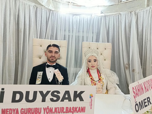İpekyolu Haber Ajansı Yönetim Kurulu Üyesi ve eski Adıyaman İl Müdürü, Gaziantep’in sevilen isimlerinden Cuma Karasu (Aşık Şazeli)’nin kızı Rabia Karasu, düzenlenen görkemli düğün töreniyle dünyaevine girdi.