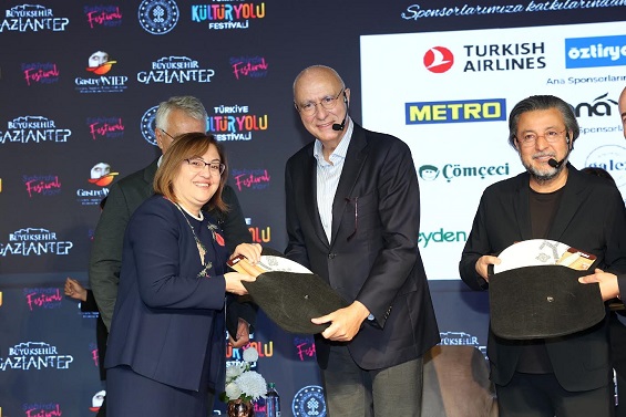 BAŞKAN ŞAHİN, FESTİVAL KAPSAMINDA DÜZENLENEN İLK PANELE KATILDI