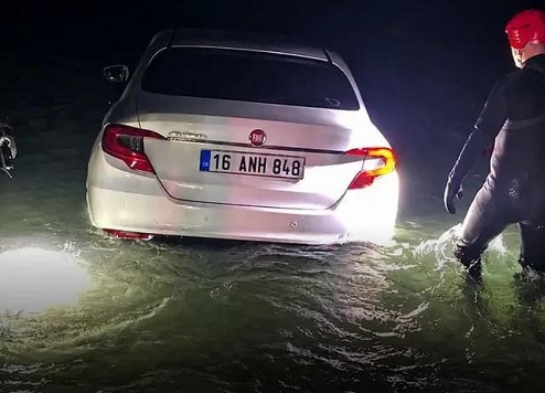 EDREMİT’TE DENİZE SÜRÜLEN OTOMOBİLLE İLGİLİ ŞOK DETAY!
